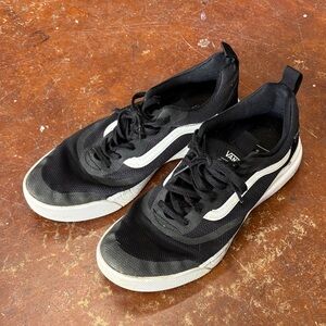 VANS UltraRange Black & White